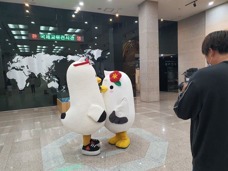지역 대표 마스코트 기싸움..JPG