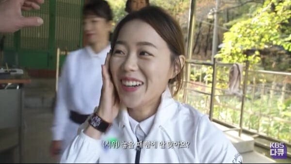 양궁 장혜진 선수의 국궁 체험.gif