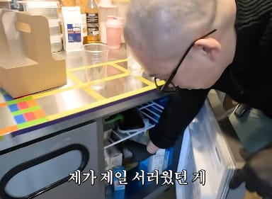 한모금 빨면 없어지는 음료가 서러웠던 사람이 창업한 결과.jpg