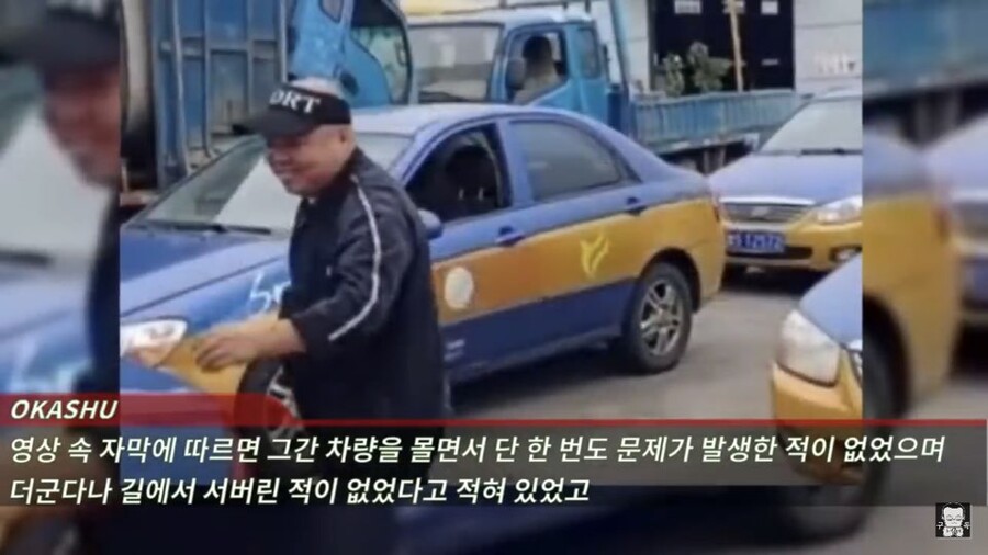 친구이자 전우를 떠나보내며 슬퍼하는 중국인.jpg
