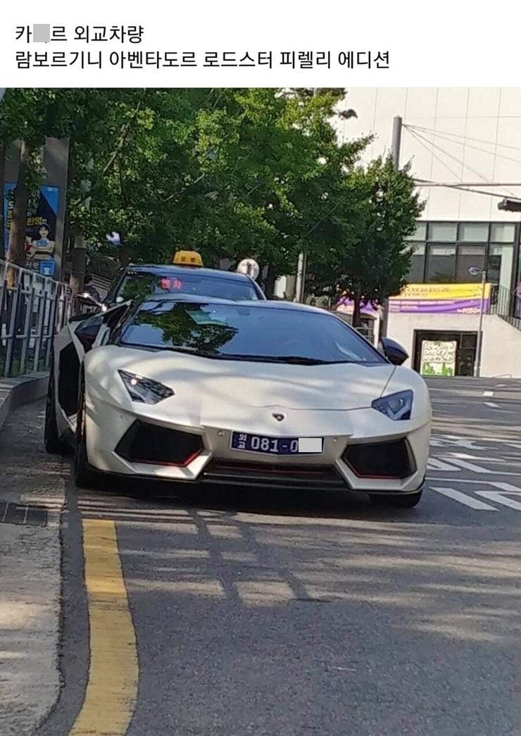 보배 - 고전] 한국에서 으쓱대는 외교차량.jpg