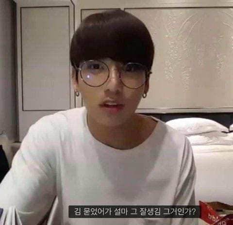 오빠 얼굴에 김 묻었어요