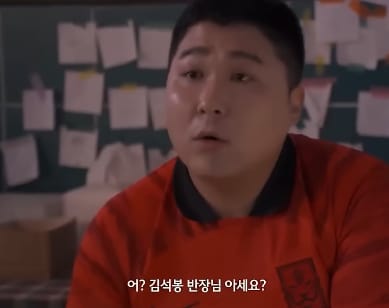 사회에서 만난 해병대 병사와 해병대 장교의 대화.jpg