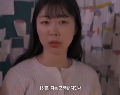 사회에서 만난 해병대 병사와 해병대 장교의 대화.jpg