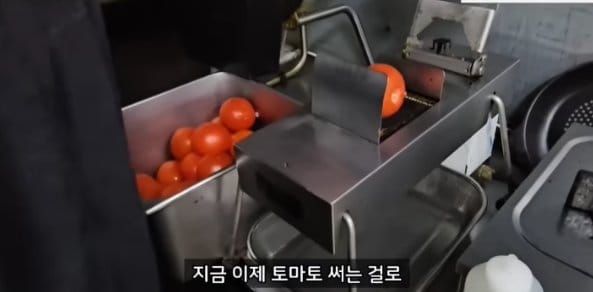 겨우 몇백만원짜리 기계 사니까 직원이 필요없어졌다는 음식점 그리고 댓글..