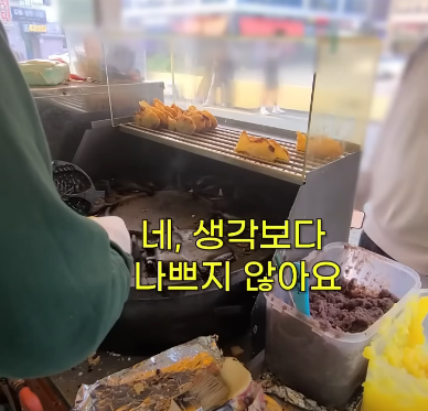 붕어빵 장사하는 유튜버가 만난 특이한 주문하는 손님들.jpg