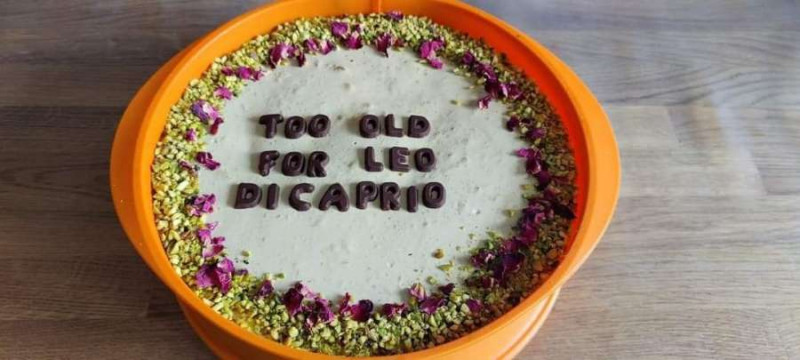 미국에서 여자가 26살 생일날 받는 케이크