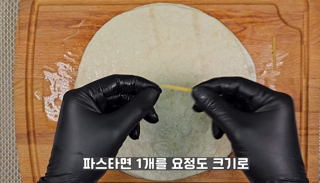 집에서 에어프라이어로 1인용 시카고 피자 만들기