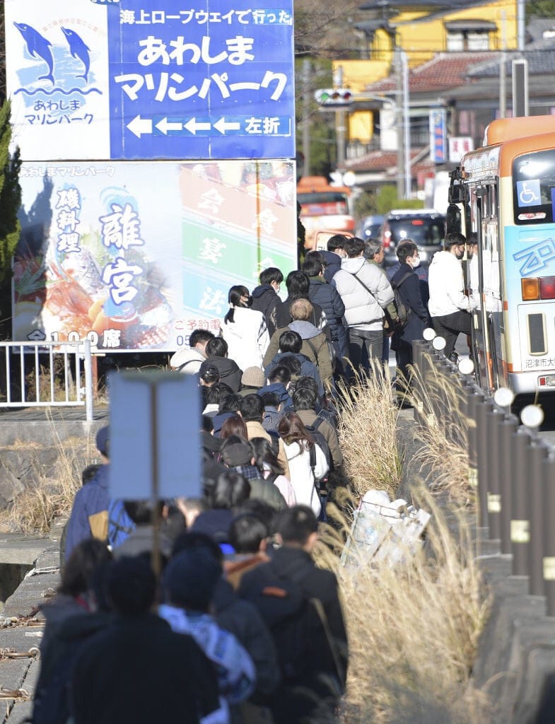 어제 폐관하려던 일본 수족관이 폐관일을 늦춘 이유