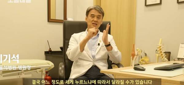 왜 깁스는 위험하게 전기톱으로 자를까?.jpg