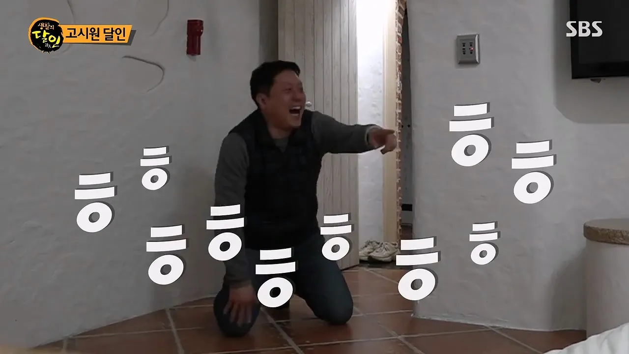 처음 본 사람은 빵 터진다는 어느 고시원의 침대.jpg