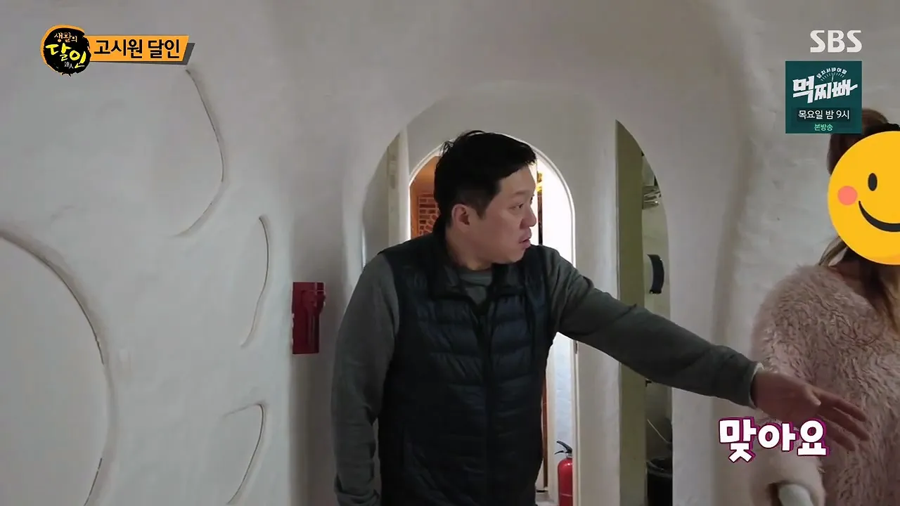 처음 본 사람은 빵 터진다는 어느 고시원의 침대.jpg