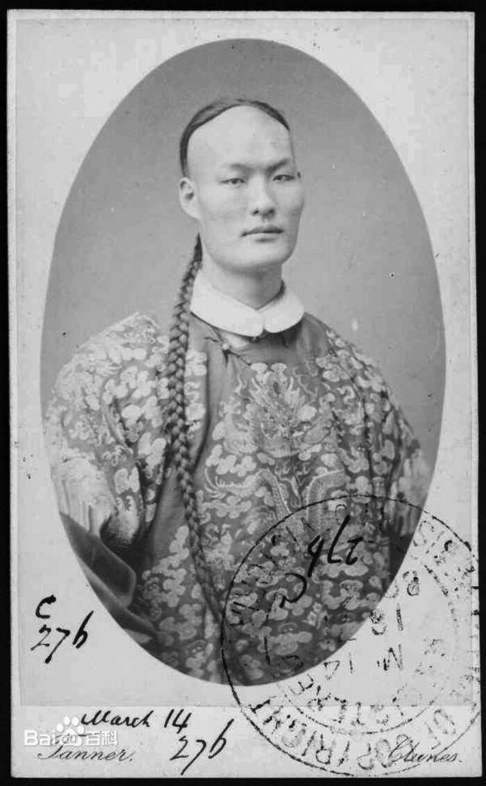 키가 3m 19cm였다는 청나라 사람.jpg