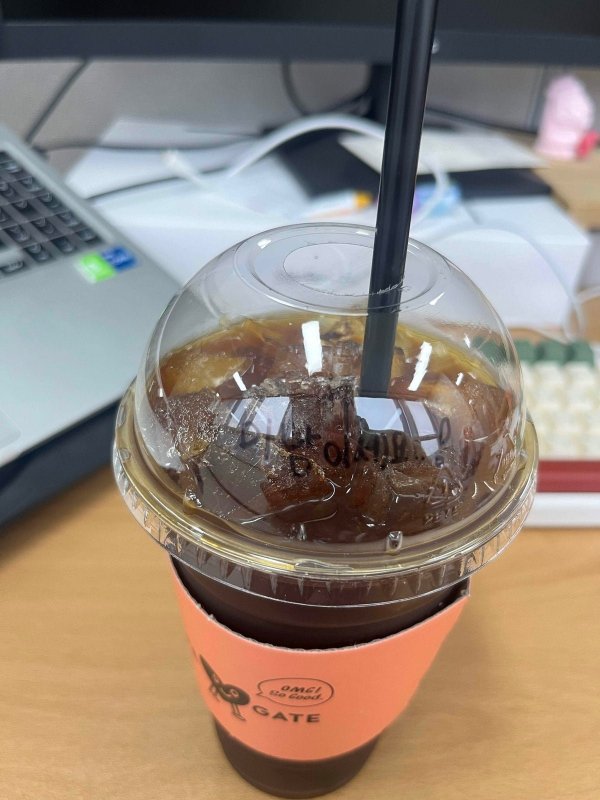 카페 알바생이 본인한테 호감있는거 맞냐는 블라남