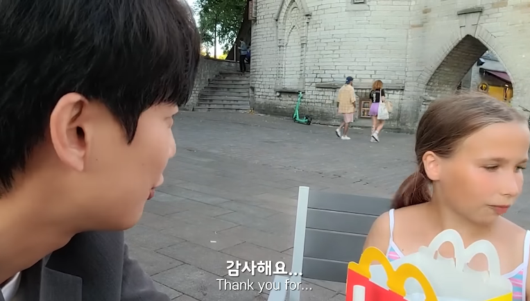 10살 소녀에게 번호따인 여행 유튜버.jpg