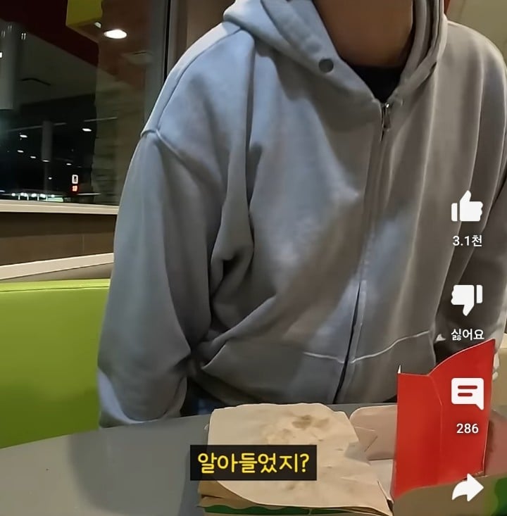 미국 시골마을에서 말 걸어온 경찰 만나고 착잡해진 한국인..jpg