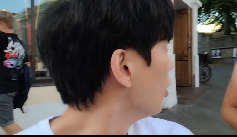 10살 소녀에게 번호따인 여행 유튜버.jpg