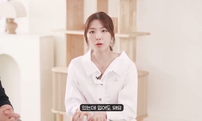 승무원이 바지 대신 치마 입는 이유