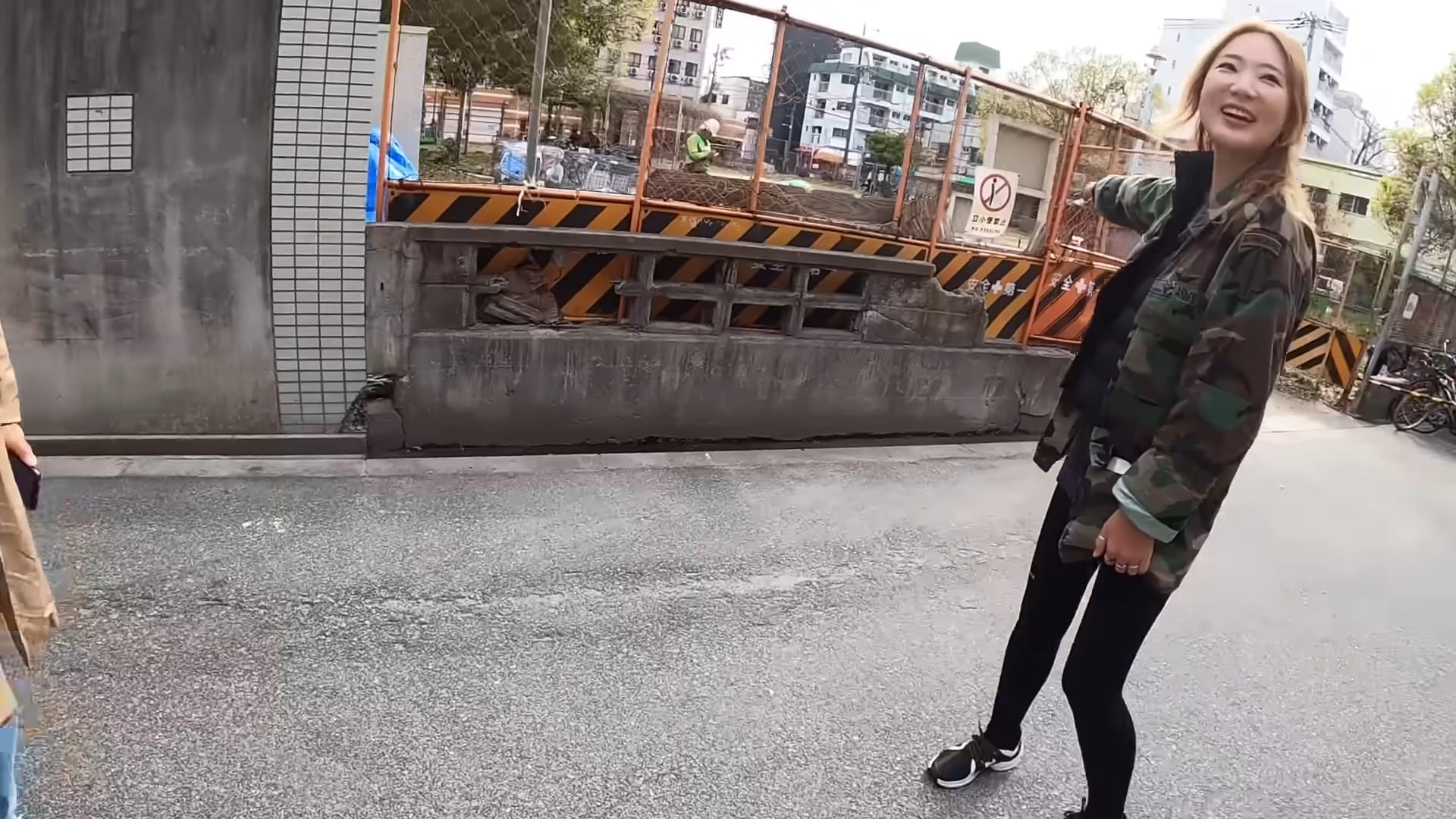 대낮에 꼬추 꺼내놓고 다니는 사람이 있다는 일본 슬럼가