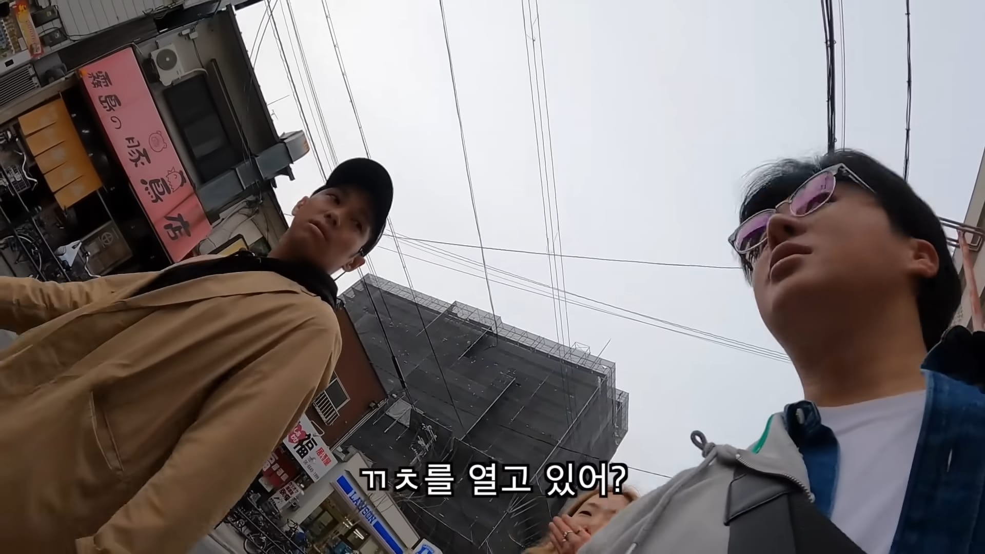 대낮에 꼬추 꺼내놓고 다니는 사람이 있다는 일본 슬럼가