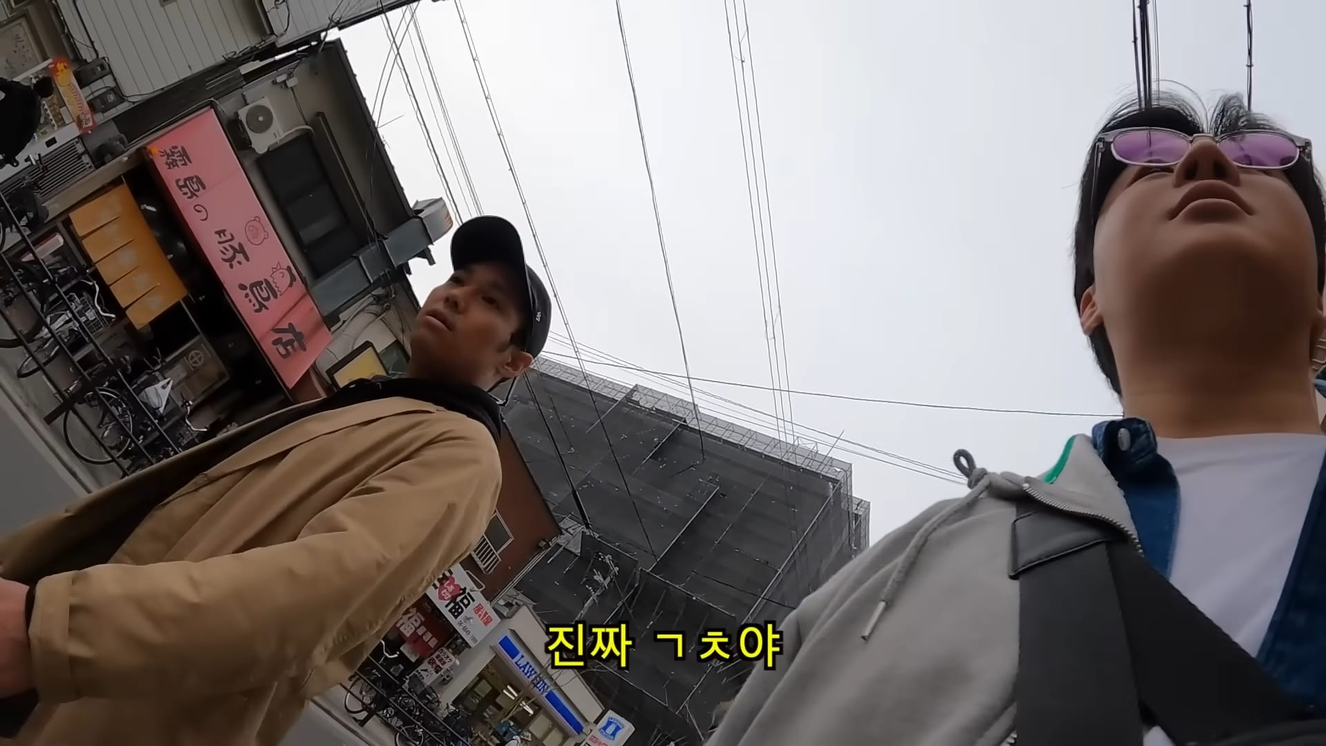 대낮에 꼬추 꺼내놓고 다니는 사람이 있다는 일본 슬럼가