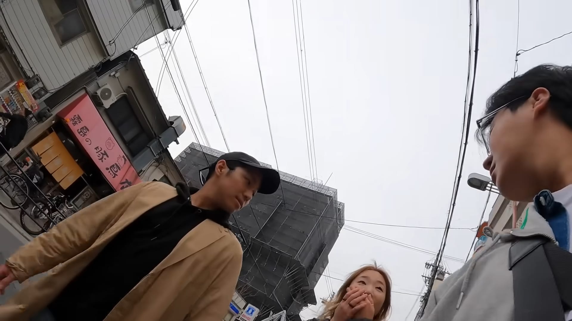 대낮에 꼬추 꺼내놓고 다니는 사람이 있다는 일본 슬럼가