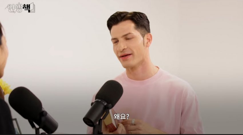 잠자기 전에 책 읽으면 안 되는 이유.jpg
