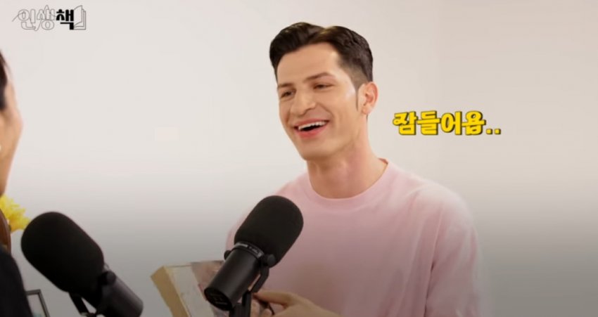 잠자기 전에 책 읽으면 안 되는 이유.jpg