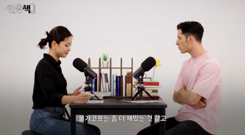 잠자기 전에 책 읽으면 안 되는 이유.jpg