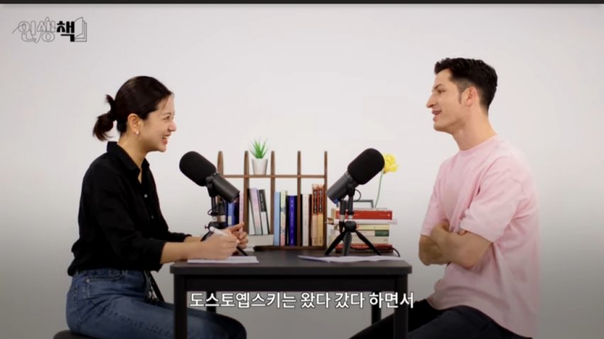 잠자기 전에 책 읽으면 안 되는 이유.jpg