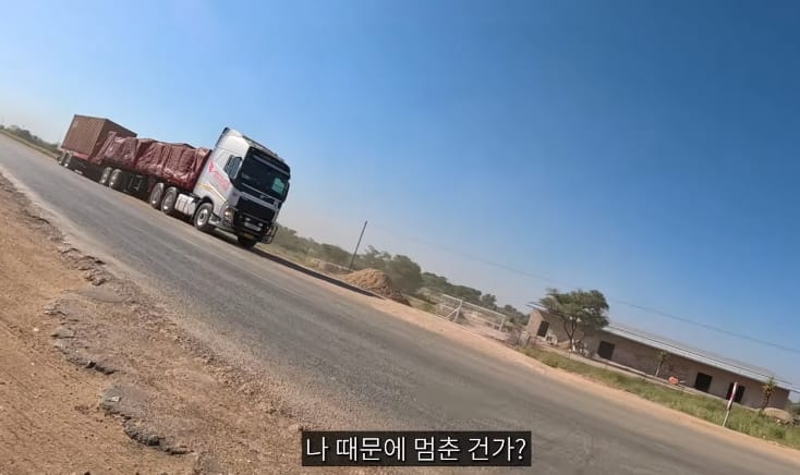현지인이 히치하이킹해도 된다고 먼저 권하는 아프리카 국가.jpg
