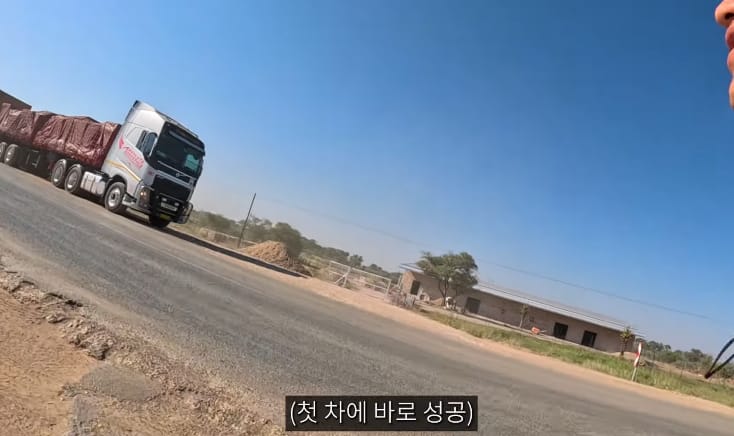 현지인이 히치하이킹해도 된다고 먼저 권하는 아프리카 국가.jpg