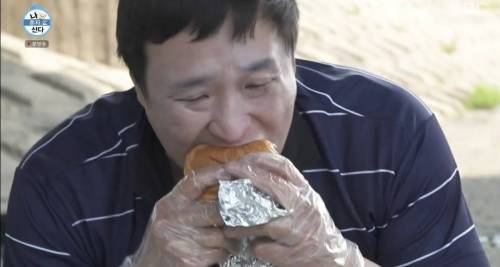 로션과 선크림 바르는걸로 스튜디오 초토화 시킨 배우.jpg