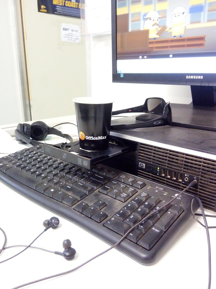 옛날 pc에 꼭 있던 컵홀더