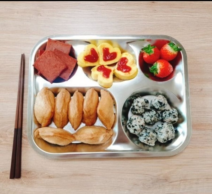 정량만 먹게된다는 식판 다이어트.jpg