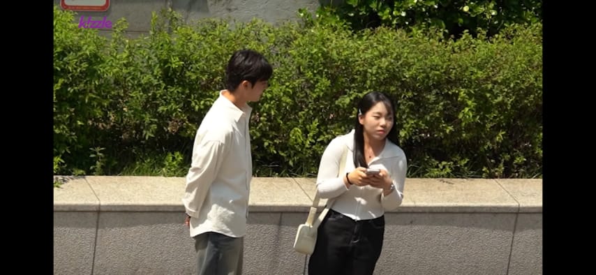 잘생긴 남자가 자꾸 쳐다본다면?