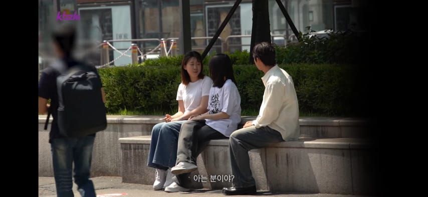 잘생긴 남자가 자꾸 쳐다본다면?