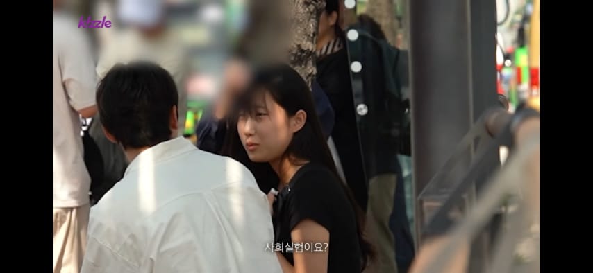 잘생긴 남자가 자꾸 쳐다본다면?