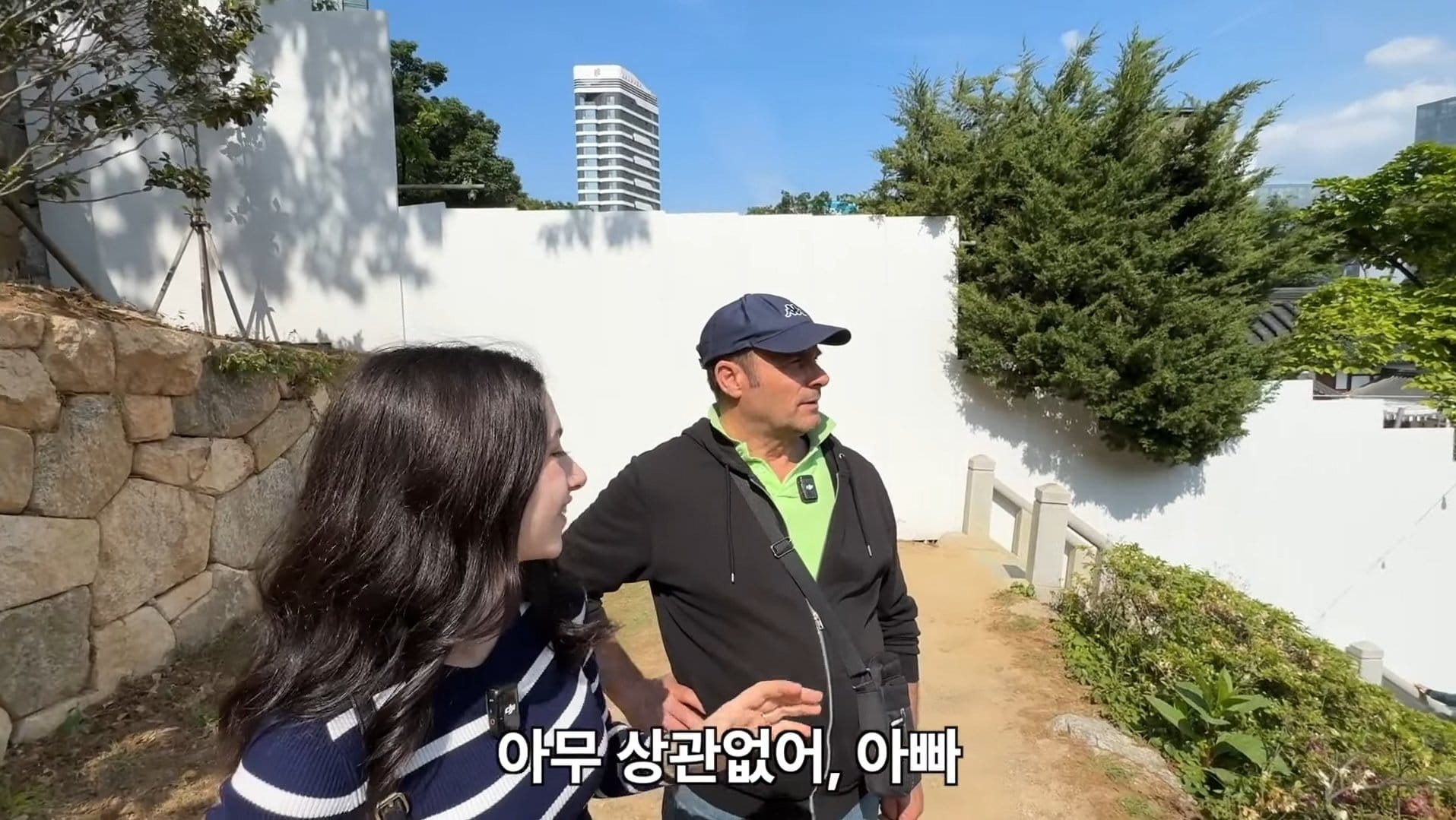봉은사에서 나치의 흔적을 발견한 외국인