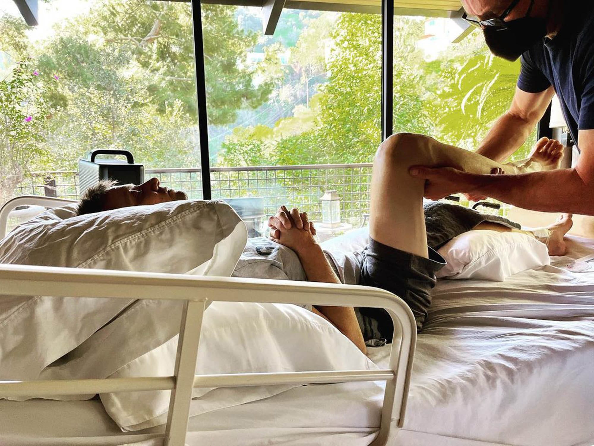 작년 사고로 사망할뻔 했었던 배우 제레미 레너 사고당시