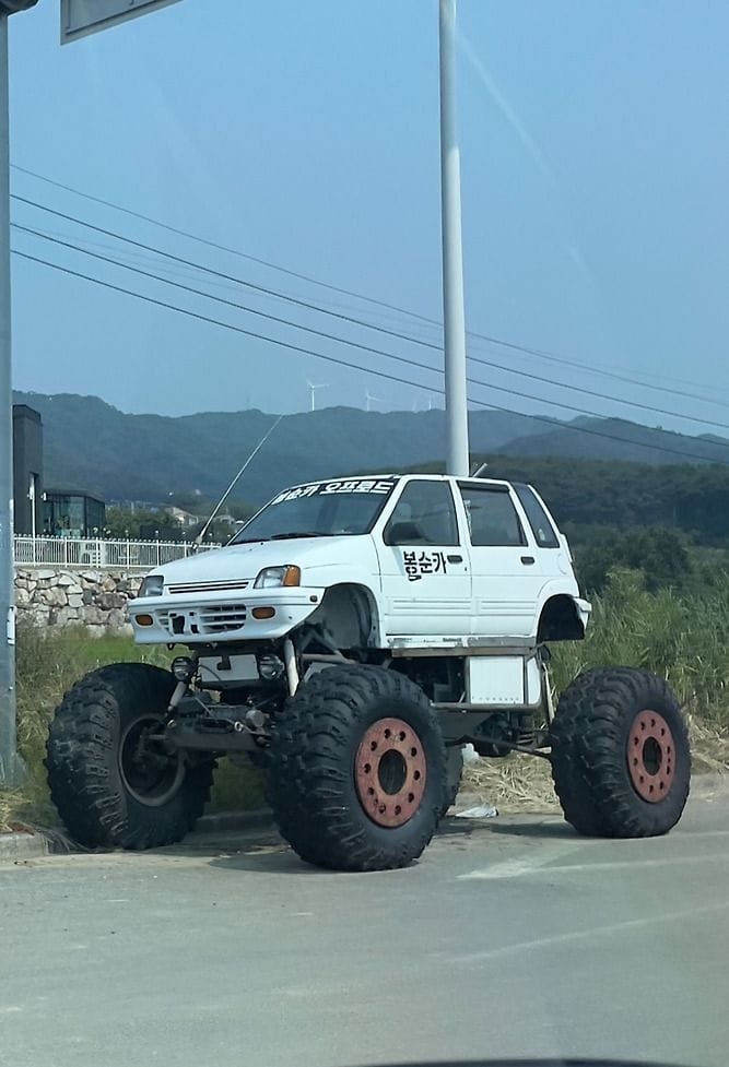 경주에서 우연히 발견한 오프로드 카.jpg