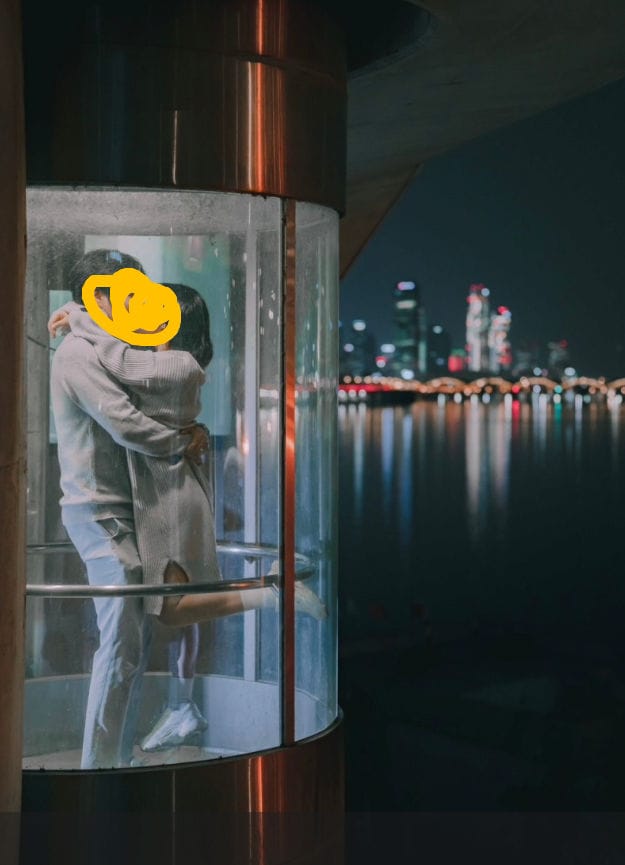 엘리베이터 붙잡아두고 웨딩촬영 한다는 장소