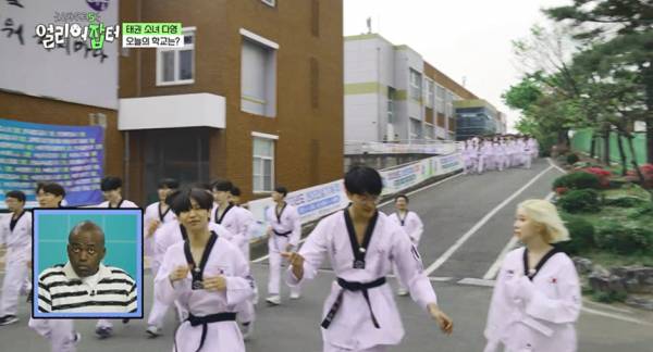 아침 6시마다 무조건 전교생이 전부 태권도를 해야한다는 고등학교.jpg