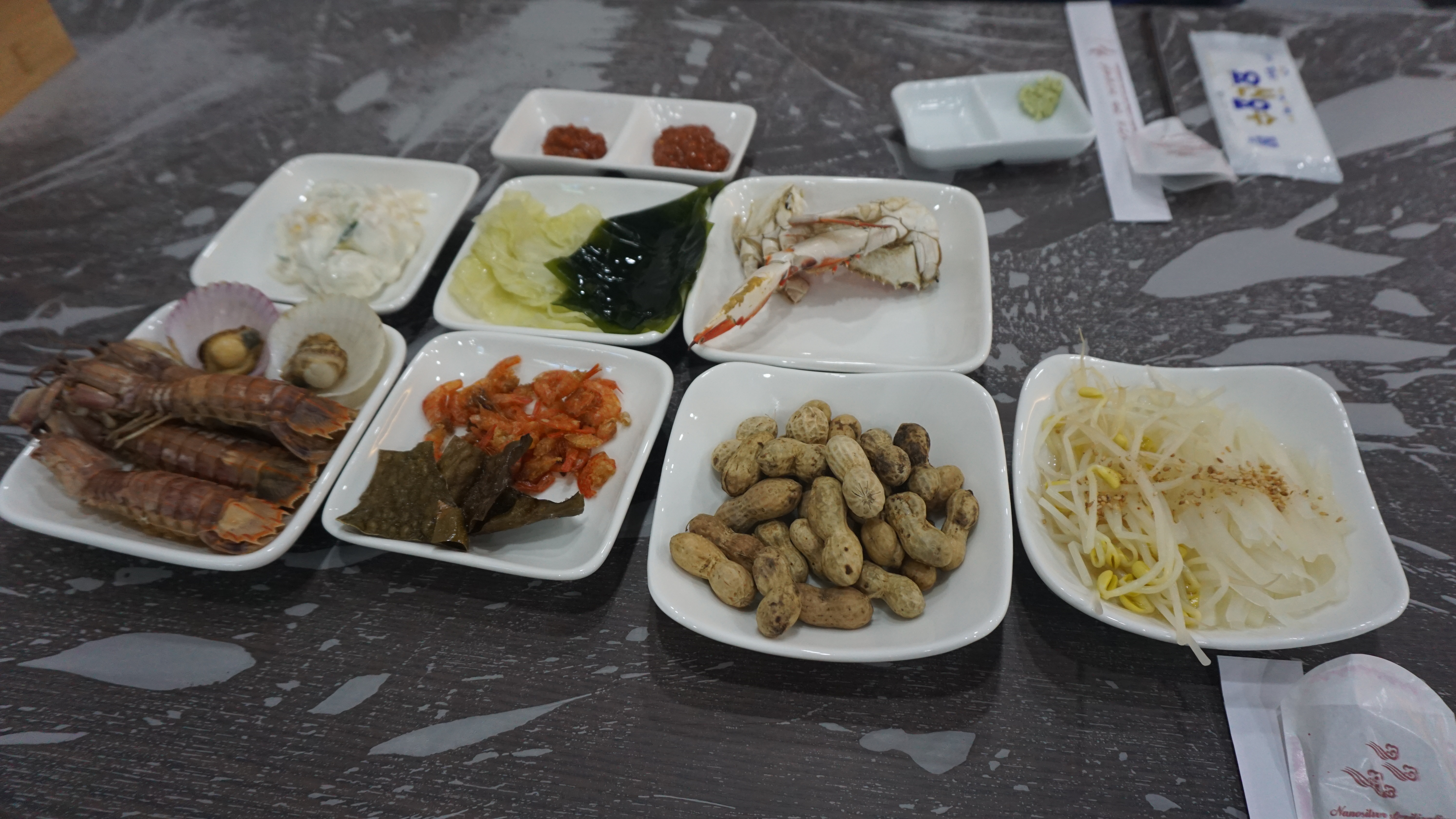 경상도 지역 횟집 가면 나오는 기본 찬..jpg