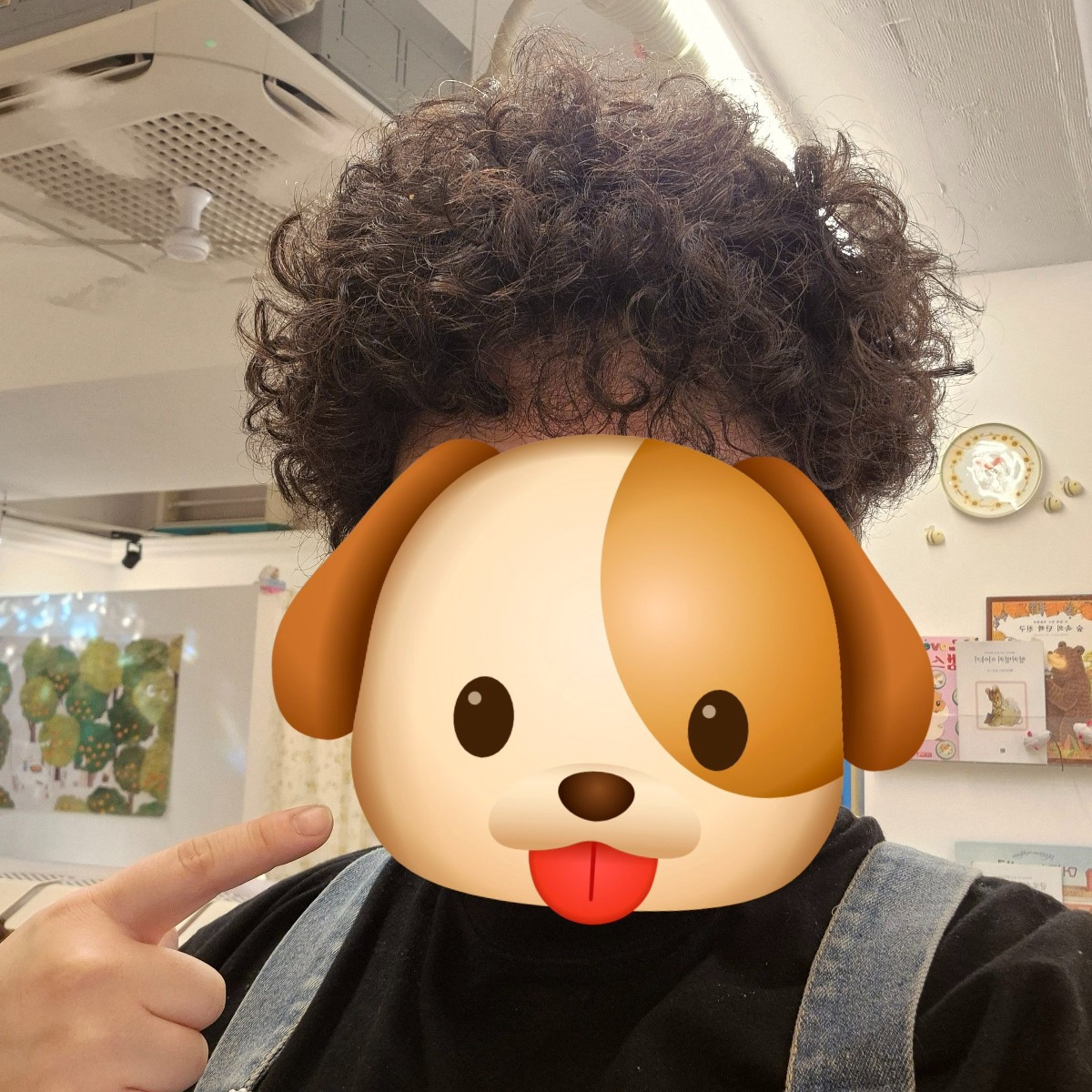 아 진짜 황당함. 얘가 날 보고 엄청 짖는 거임. 근데 주인분이