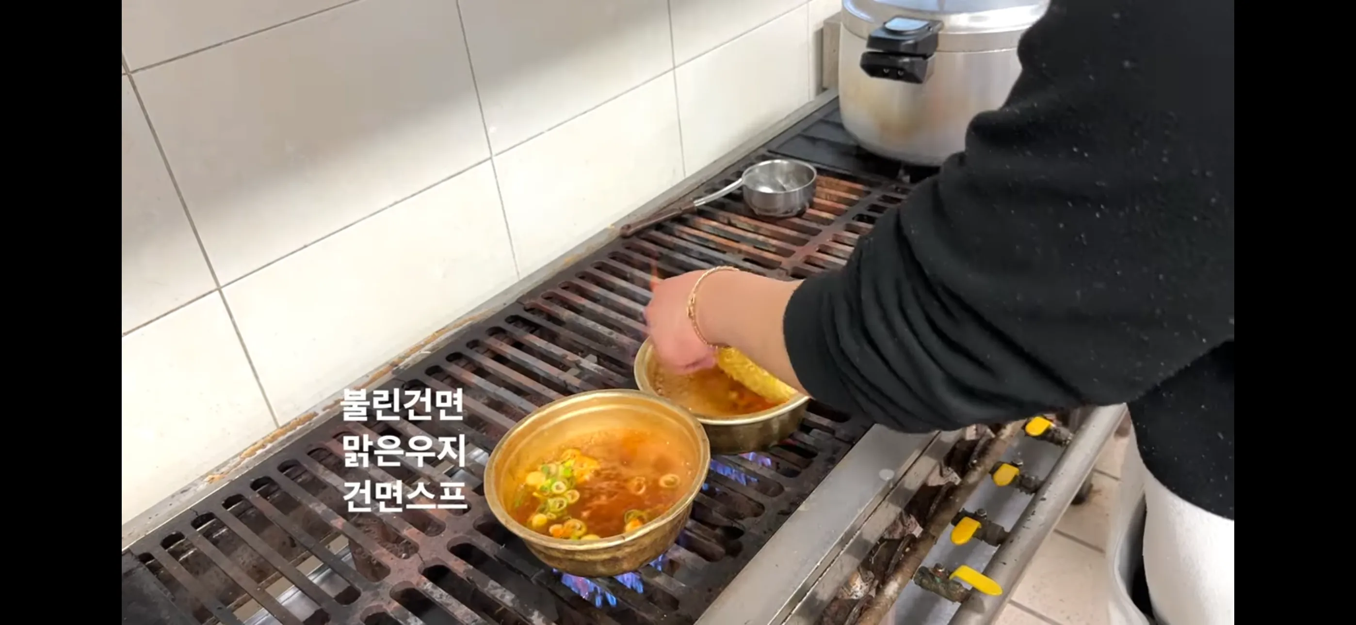 우지파동 이전 삼양라면을 복원하는 유튜버