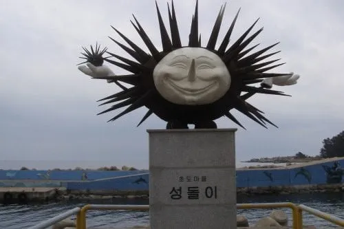 좀 위험하게 바뀐 조형물