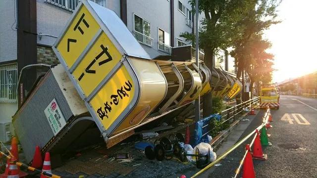 장사 잘 하다가, 사고나서, 깨끗히 정리한, 일본 우동집.jpg