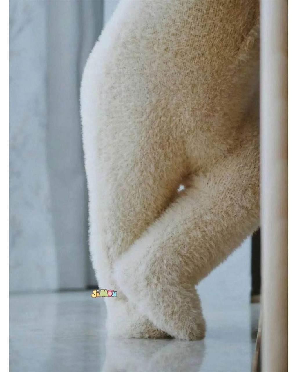 숨 막히는 실루엣을 가진 쇼핑몰 모델.jpg