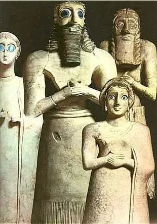 무섭게 생긴 수메르 문명 조각상